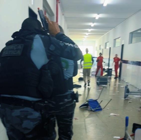 Força Tática Realiza Simulação de Ataque em Escola Militar de Cuiabá Força Tática Realiza Simulação de Ataque em Escola Militar de Cuiabá