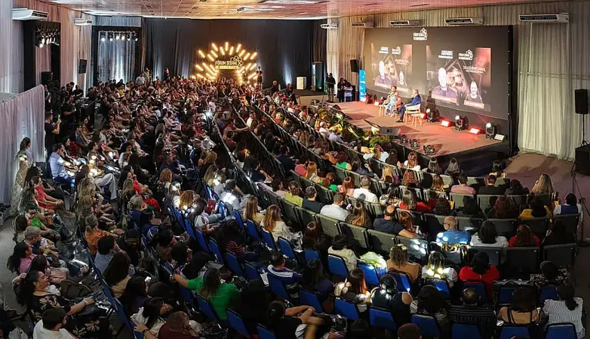 Fórum Sebrae: Karnal Enfatiza a Importância do Conhecimento para o Futuro dos Negócios Fórum Sebrae: Karnal Enfatiza a Importância do Conhecimento para o Futuro dos Negócios