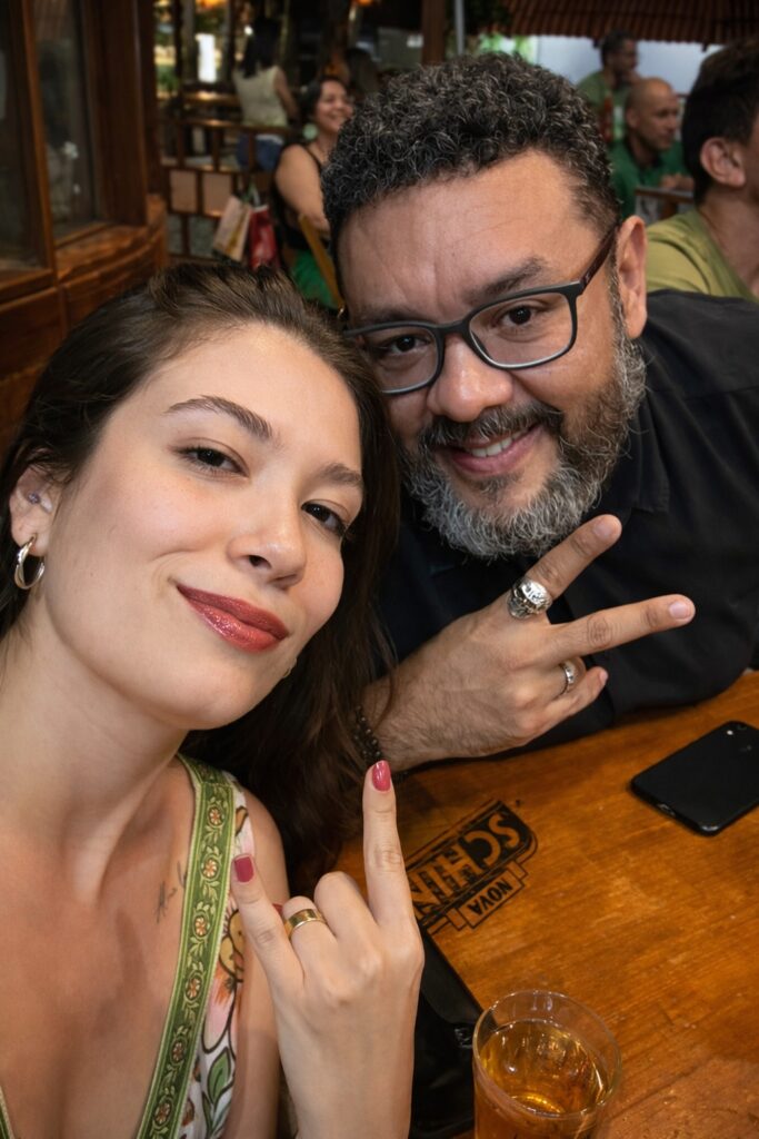 Parabéns, Clarinha Vieira! Celebrando a Vida e Amizade em Grande Estilo