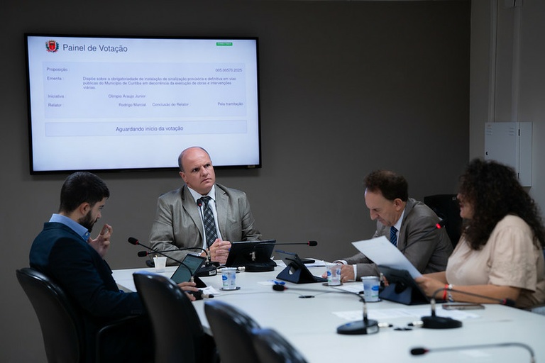 Política de Informações de Cuidados à Saúde Avança para o Plenário da Câmara de Curitiba