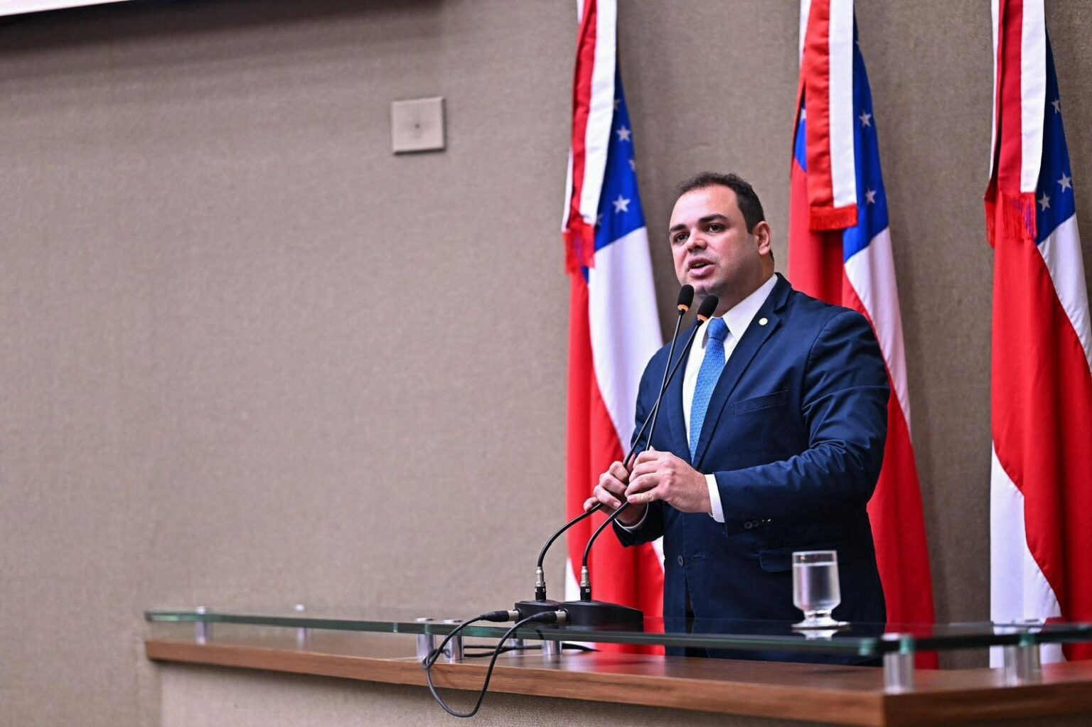 Roberto Cidade assume o governo do Amazonas após renúncias; conheça sua trajetória política