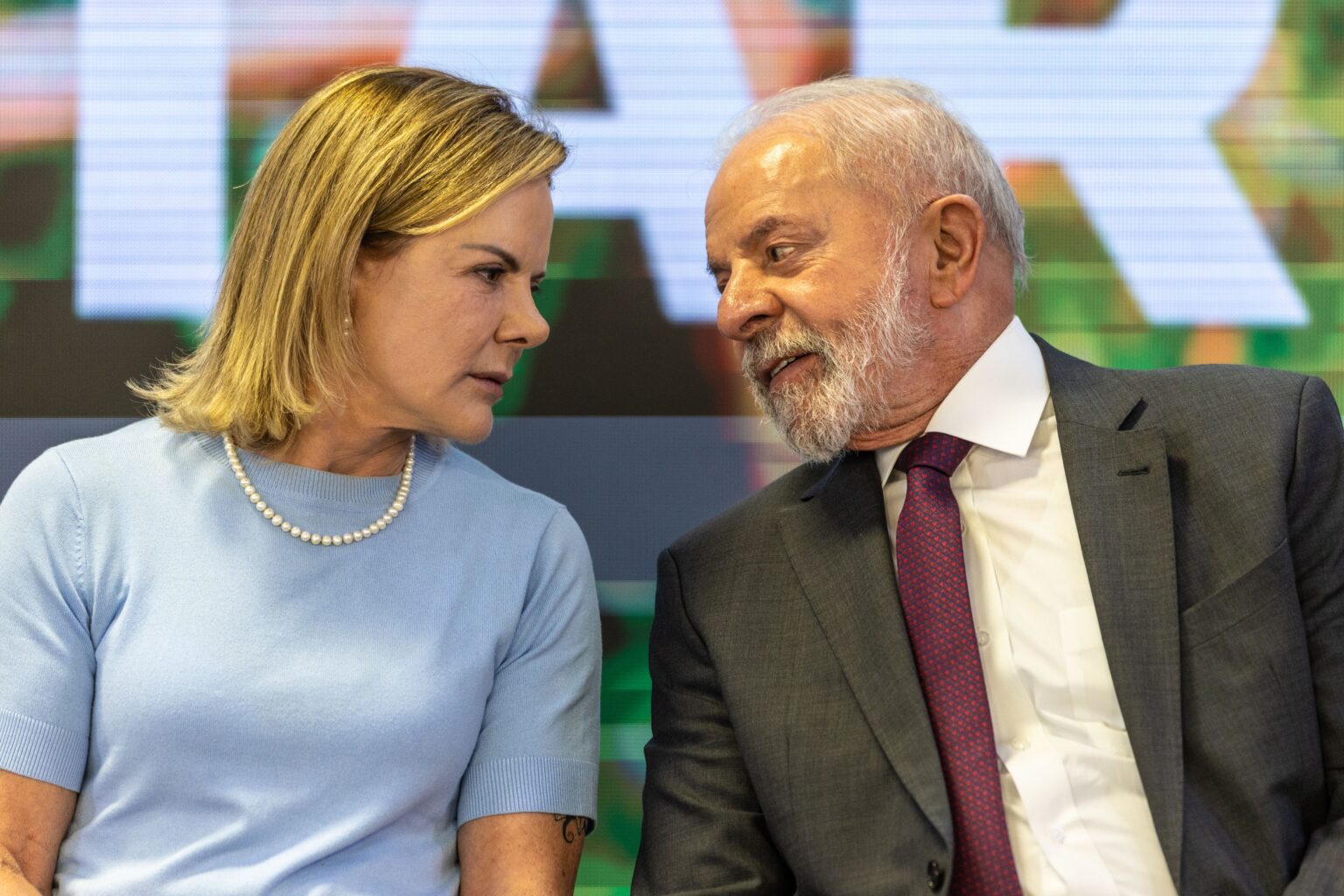 Sucessão de Gleisi Hoffmann na SRI : Desafios e Pressões para Aprovação de Jorge Messias no STF