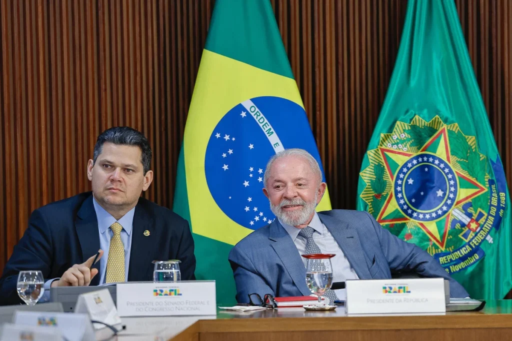 Alcolumbre Solicita Reunião com Lula para Reerguer Relações Após Derrota de Messias