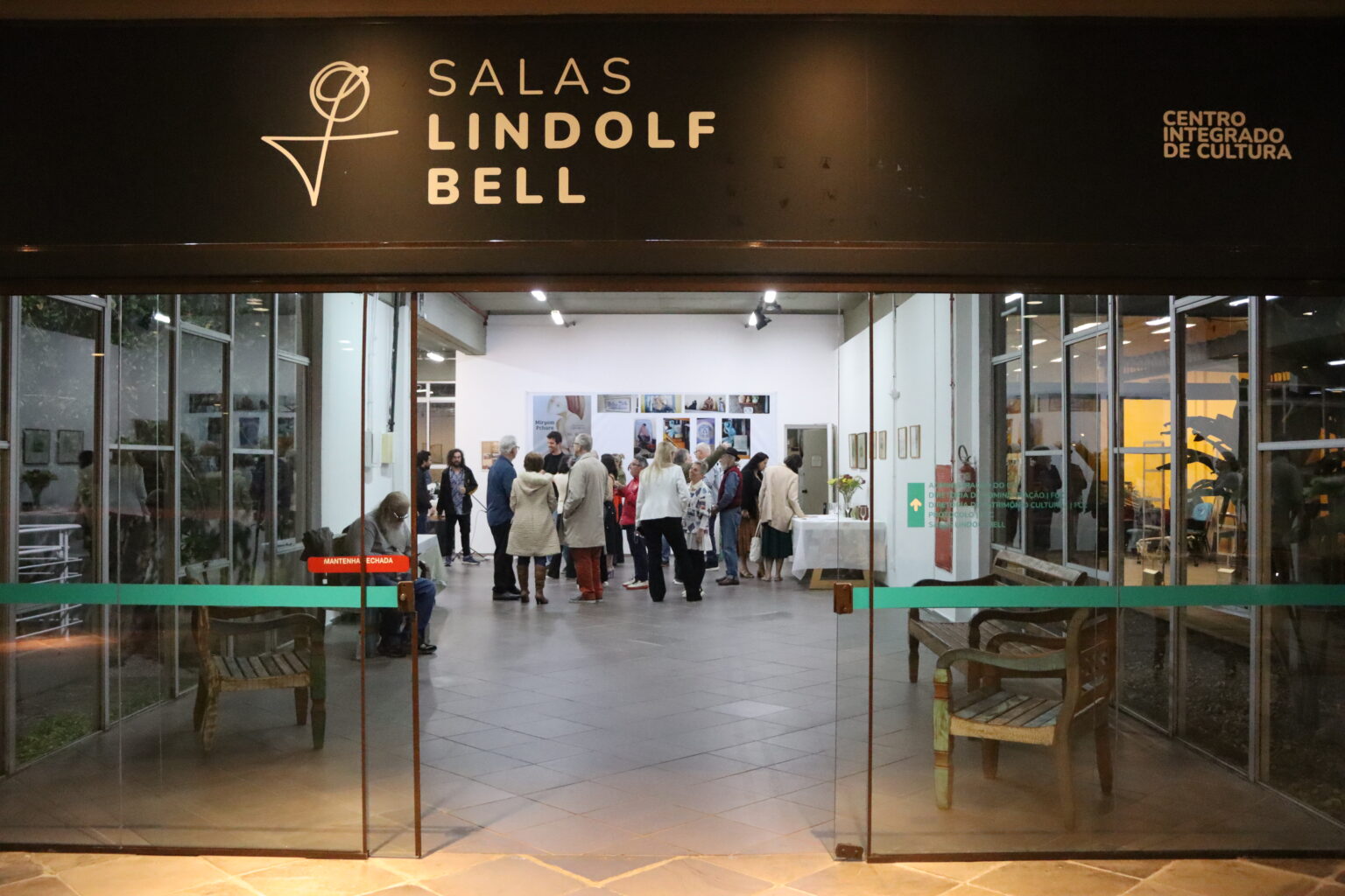 Exposição 'Raízes e Reflexos' Destaca a Arte Catarinense na FCC
