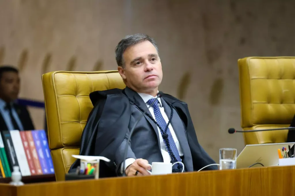 Ministro André Mendonça Reage à Delação de Daniel Vorcaro: Celular Revela Mais Verdades
