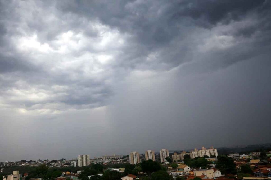 Previsão do Tempo para Sábado (9): Chuva e Trovoadas no Norte do Brasil