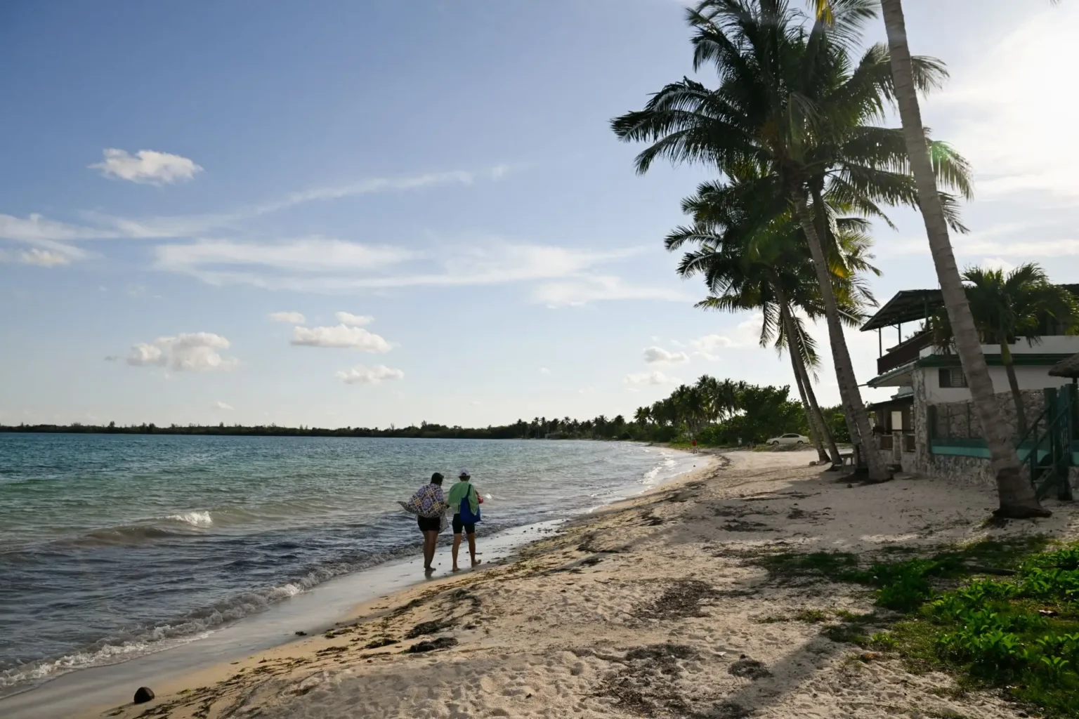 Queda Acentuada no Turismo em Cuba: Quase 50% a Menos no Primeiro Trimestre de 2025
