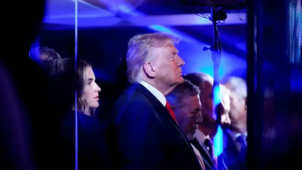 Trump vaiado durante o hino nas finais da NBA em Nova Iorque