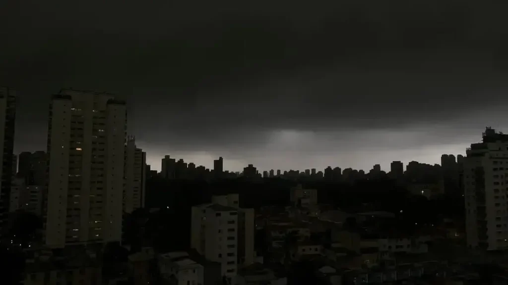 549 cidades do Sul entram em alerta vermelho de tempestade: veja como se proteger