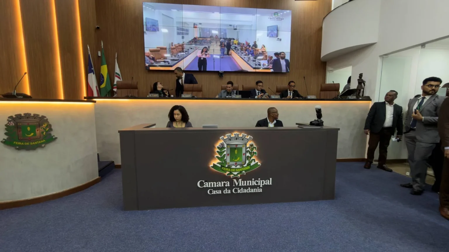 Tecnologia revoluciona sessões na Câmara de Feira de Santana com sistema digital avançado